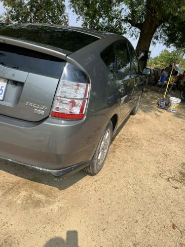 Toyota Prius 05 full ឡានស្លាកលេខម្ចាស់ដេីម