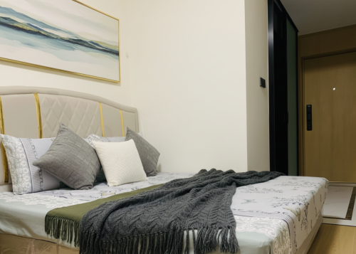 Condo for Sale on Monivong Blvd, City view near by Super Market & Universities