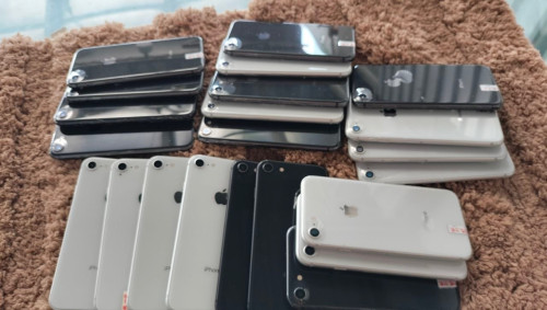 Iphone 8 64g 128g សាណុំស៊ីន ធានា១ខែពេញមានថែម ឆ្នាំងសាក case screen តម្លៃ 42$ 128g