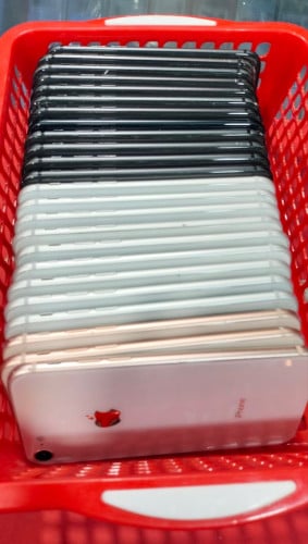 Iphone 8 64g 128g សាណុំស៊ីន ធានា១ខែពេញមានថែម ឆ្នាំងសាក case screen តម្លៃ 42$ 128g