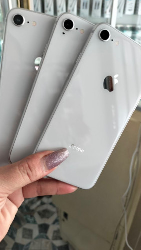 Iphone 8 64g 128g សាណុំស៊ីន ធានា១ខែពេញមានថែម ឆ្នាំងសាក case screen តម្លៃ 42$ 128g