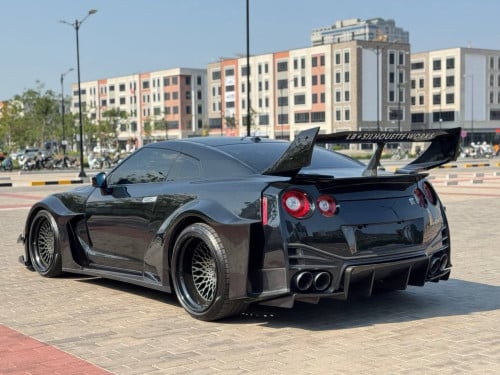 Nissan GTR Liberty walk bodykit