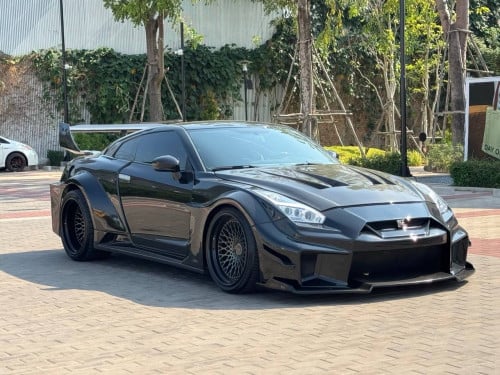 Nissan GTR Liberty walk bodykit