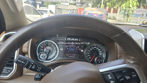 10L/100km RAM 1500 លឿងក្នុង Full option 2020 | 5.7L HEMI V8 with ECO mode engine