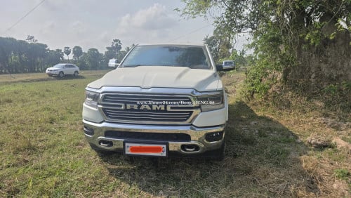 10L/100km RAM 1500 លឿងក្នុង Full option 2020 | 5.7L HEMI V8 with ECO mode engine