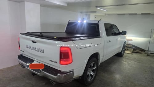 10L/100km RAM 1500 លឿងក្នុង Full option 2020 | 5.7L HEMI V8 with ECO mode engine