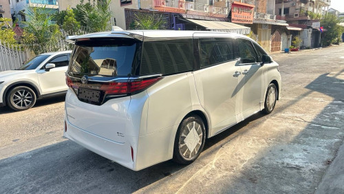 Alphard 2024