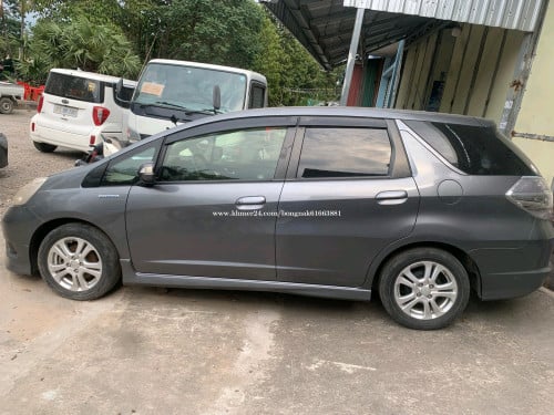Honda Fit shuttle hybrid
