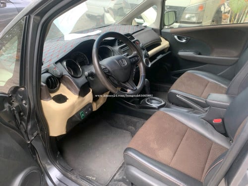 Honda Fit shuttle hybrid