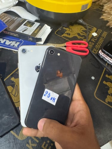 iPhone 8 ស្គេនសានុំសុីន