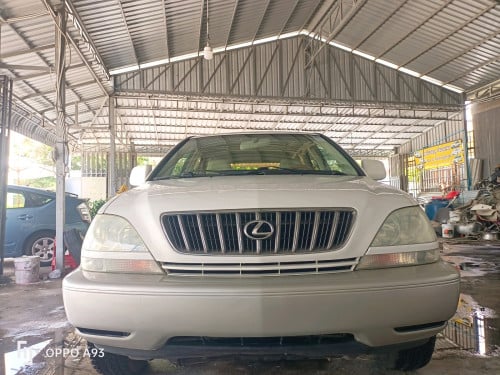 LexusRX300ឡានក្រដាស់ពន្ន,ឡានខ្ចៅខ្ចង់ថ្មីអត់បុកអត់ប៉ះអត់ច្រេះ, ឡានរៀបចំរួចហើយ។