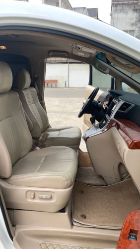 Toyota alphard 2012