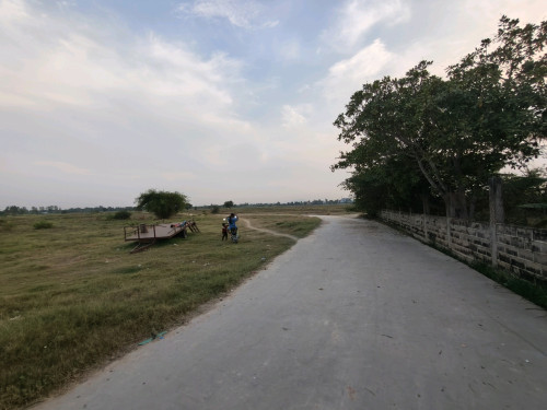 ដីផ្លូវ៣ លក់បន្ទាន់