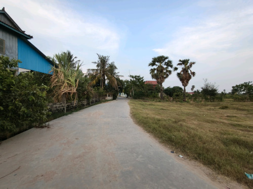 ដីផ្លូវ៣ លក់បន្ទាន់