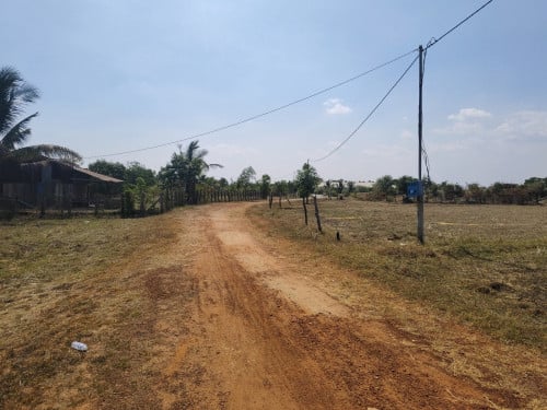 ដីនៅកំពង់ស្ពឺ លក់ 35000$ នៅជាប់ផ្លូវល្បឿនលឿន គីឡូ៥៥
