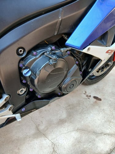 ម៉ូតូ​CBR600 លក់​ចេញព្រោះ​បន្ទាន់​លុយ​