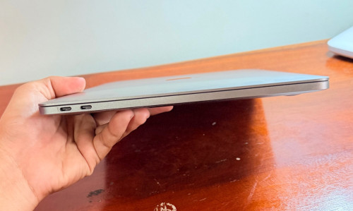 210$ MacBook Pro 13-inch 2017 | Core i5 | 8GB RAM | 256GB 230