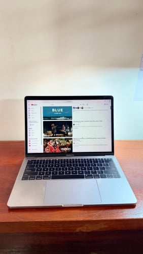 210$ MacBook Pro 13-inch 2017 | Core i5 | 8GB RAM | 256GB 230
