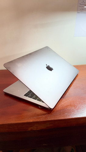 210$ MacBook Pro 13-inch 2017 | Core i5 | 8GB RAM | 256GB 230