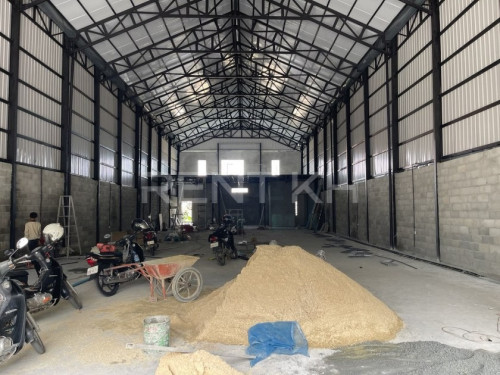 ឃ្លាំងជួលនៅជិតផ្សារហេងលី