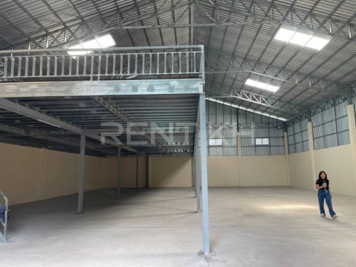 ឃ្លាំងជួលនៅជិតវត្តក្រាំងធ្នុង