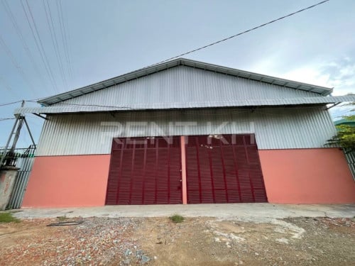 ឃ្លាំងជួលនៅជិតវត្តក្រាំងធ្នុង