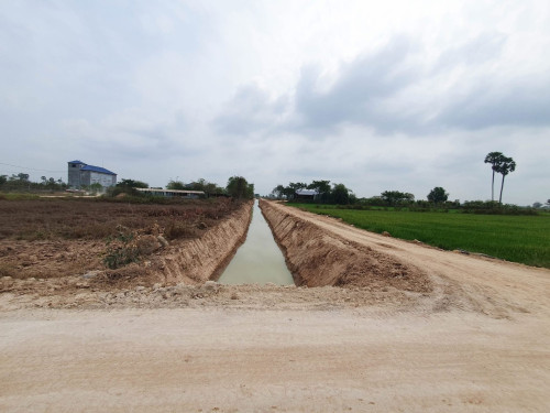 ដីកែងផ្លូវ ជិតប្រលានថ្មី​ ជាប់គំរោងផ្លូវក្រវ៉ាត់ក្រុងភ្នំពេញ ផ្លូវជាតិលេខ២  ទីតាំងល្អ ទំហំ12000km