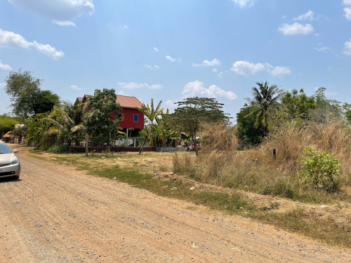 ដីលក់បន្ទាន់ធូ 8000$ សង្កាត់អូរឬស្សី ក្រុងប៉ោយបែត ក្បាល 7mx30m Telegram 096 777 1844