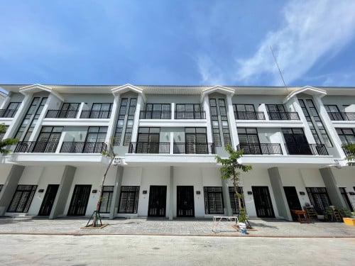 វីឡាកូនកាត់LVសម្រាប់ជួលបន្ទាន់ក្នុងបុរីប៉េងហួតបឹងស្នោរ (គម្រោង អេកូ រ៉ូមែនស៍)