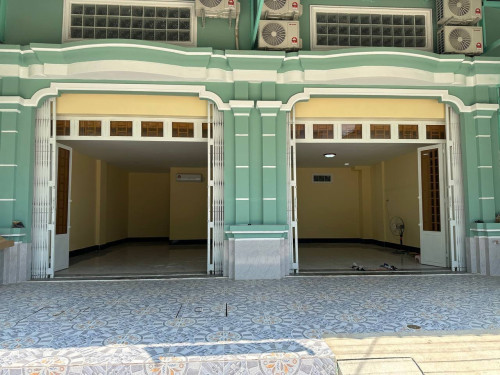 🏠出租房屋,卧室：16 间卧室，17 间浴室,租金 2,000 美元