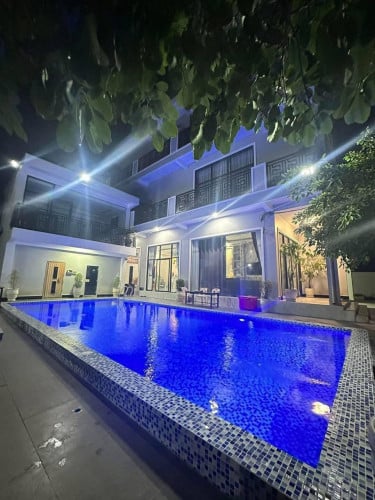 🏡 别墅出租✅ 6间卧室,7间浴室，游泳池✅ 价格8500美元