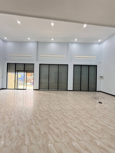 🏪三室商铺出租,24小时营业,租金1500美元