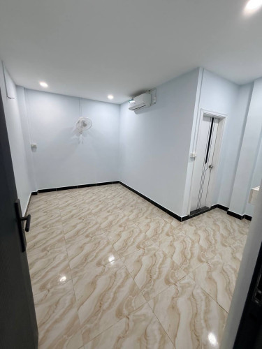 🏪三室商铺出租,24小时营业,租金1500美元