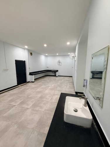 🏪三室商铺出租,24小时营业,租金1500美元