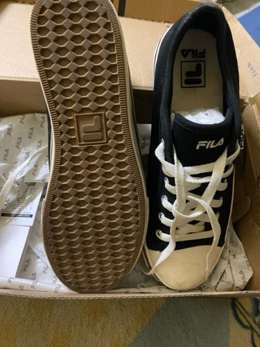 Fila unisex size 39-40 resale 25$ new 99% original price 80$