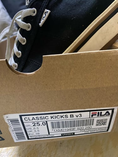 Fila unisex size 39-40 resale 25$ new 99% original price 80$