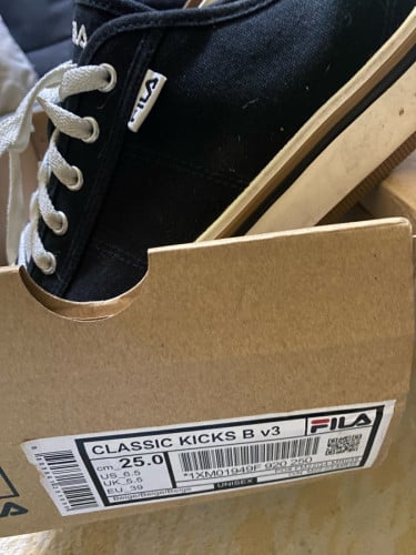 Fila unisex size 39-40 resale 25$ new 99% original price 80$
