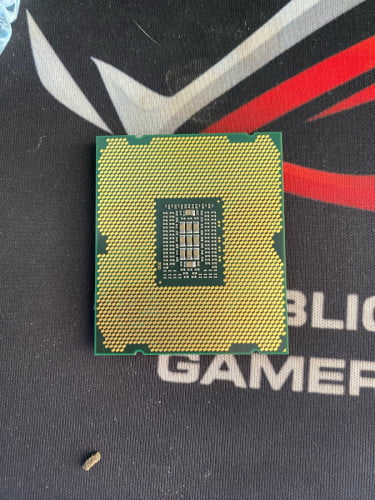 Intel xeon E5 2680 2.70Ghz have 2 pcs