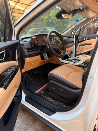 Kia Carnival 2023 White