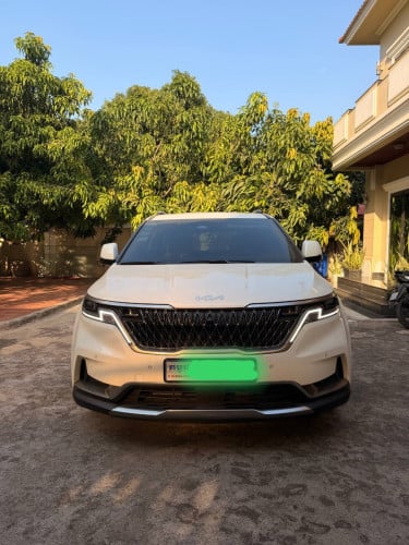 Kia Carnival 2023 White