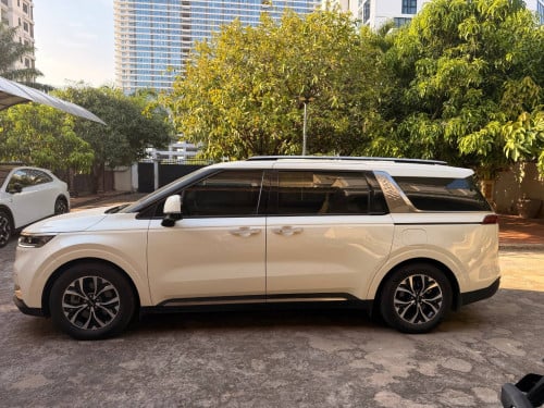 Kia Carnival 2023 White
