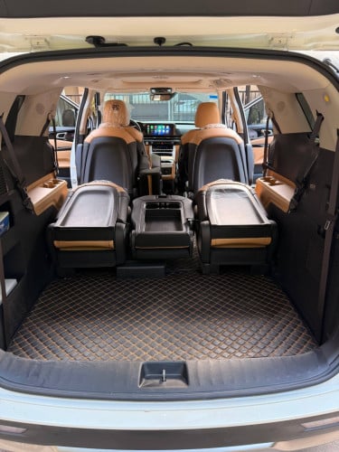 Kia Carnival 2023 White