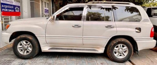 Lexus LX470 ឆ្នាំ99 សាំង+ហ្គាស់ហើយ បូមឡើងចុះនៅល្អ មានកាពីតាស់ ឡានស្អាតសាច់ដែកខ្ចី មានពន្ធ 9200$