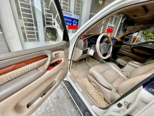 Lexus LX470 ឆ្នាំ99 សាំង+ហ្គាស់ហើយ បូមឡើងចុះនៅល្អ មានកាពីតាស់ ឡានស្អាតសាច់ដែកខ្ចី មានពន្ធ 9200$