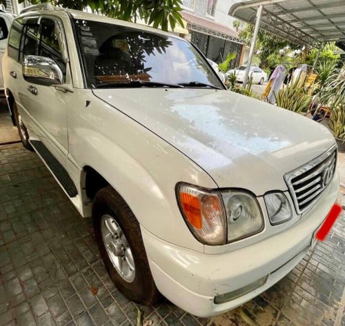 Lexus LX470 ឆ្នាំ99 សាំង+ហ្គាស់ហើយ បូមឡើងចុះនៅល្អ មានកាពីតាស់ ឡានស្អាតសាច់ដែកខ្ចី មានពន្ធ 9200$