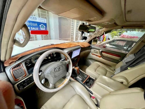 Lexus LX470 ឆ្នាំ99 សាំង+ហ្គាស់ហើយ បូមឡើងចុះនៅល្អ មានកាពីតាស់ ឡានស្អាតសាច់ដែកខ្ចី មានពន្ធ 9200$