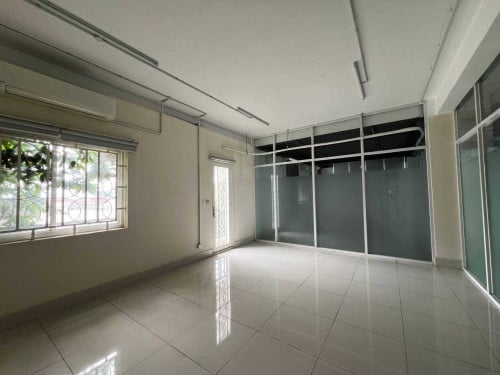 Office for rent at Sangkat Boeng Kak 2  TK    (Of-054)ការិយាល័យជួលនៅទួលគោក បឹកកក់ទី2