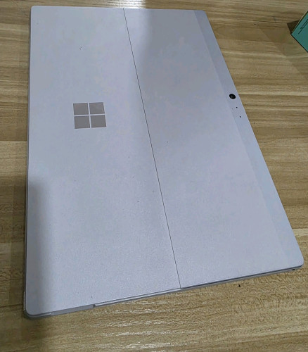 Pro5 I5/8/256 (sim)