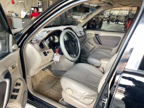 RAV 4 ឆ្នាំ 2001 ឡានស្អាត គ្រឿងក្នុងថ្មី មិនបុកមិនប៉ះ មុខក្រោយស្អាត