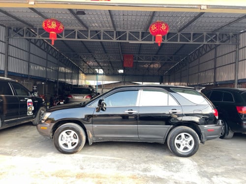 RX 300 ឆ្នាំ 1999 ឡានស្អាត គ្រឿងក្នុងថ្មី មិនបុកមិនប៉ះ មុខក្រោយស្អាត